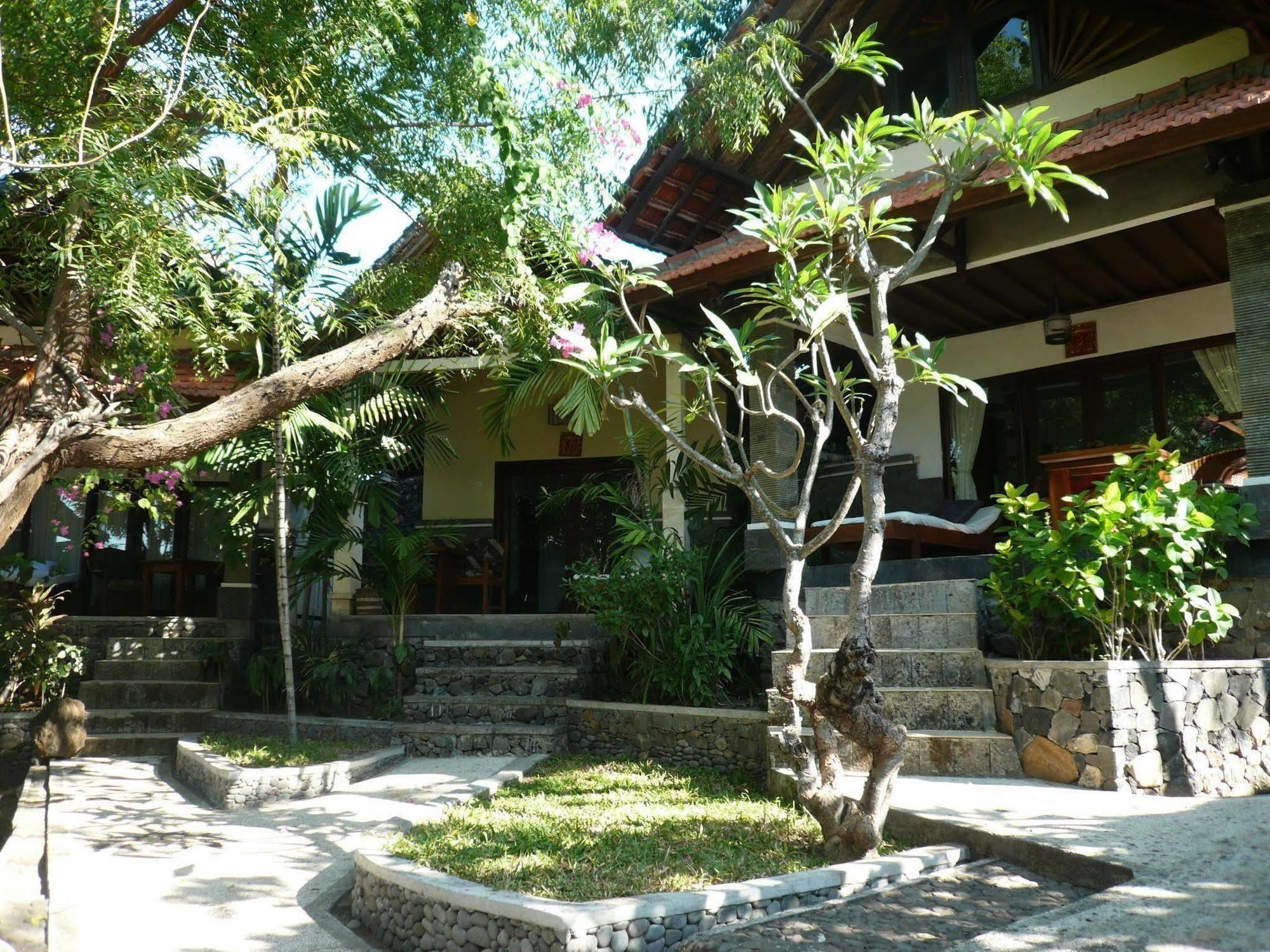 Wawa Wewe II Villas 아메드 외부 사진